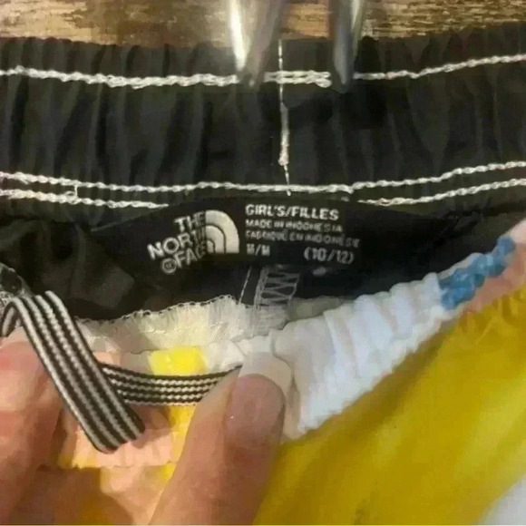 The North Face Girls Class V Water Shorts M (10/12) - Picture 7 of 8